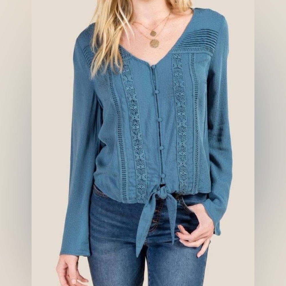 NWT Francesca’s Bell Sleeve Tie Waist Top, S